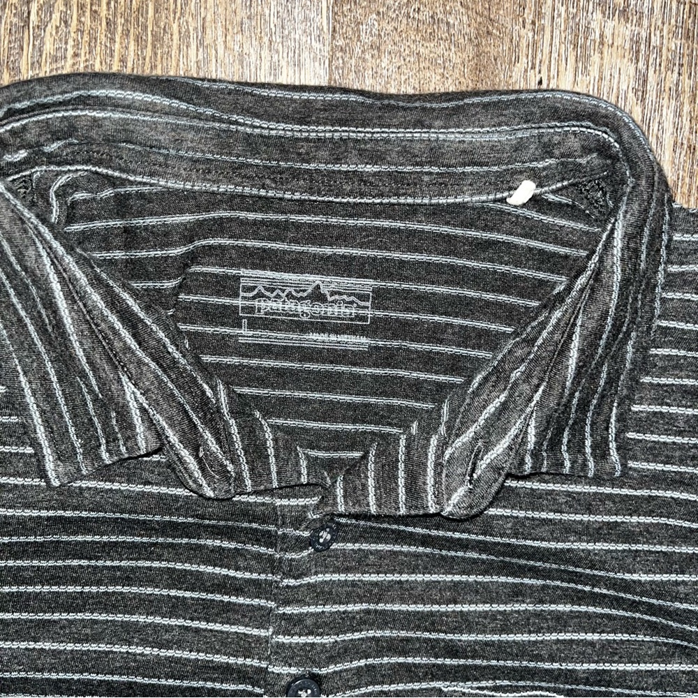 Gray Striped Patagonia Organic Cotton Short Sleeve Polo Shirt Men's Large - Picture 3 of 3